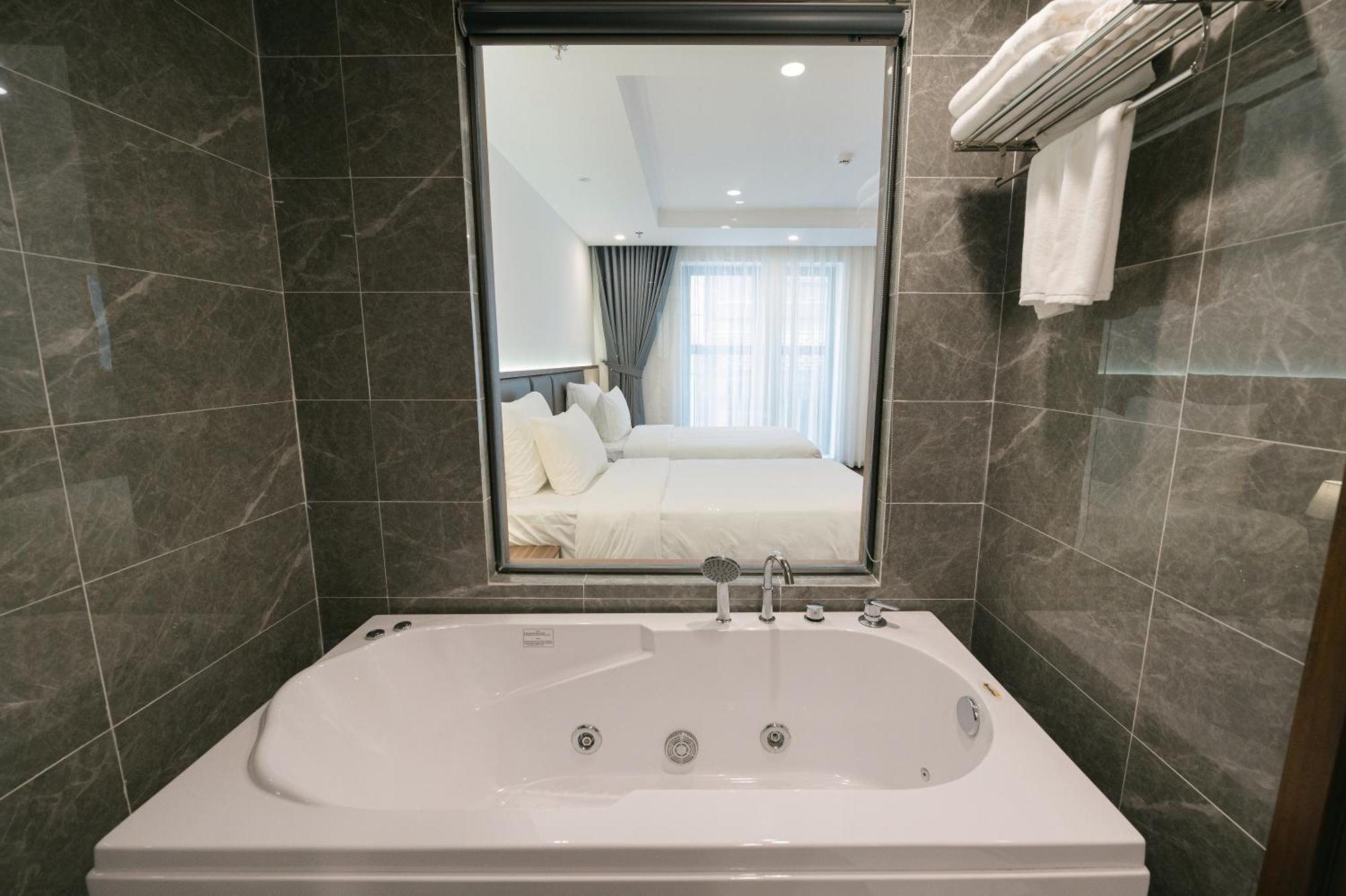 Love St - Hanoi Hotel Екстериор снимка